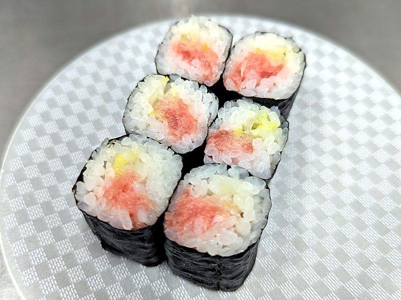 Tuna maki rolls